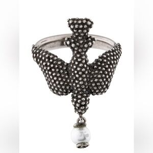 Gucci Silver Textured Ring with White Pearl